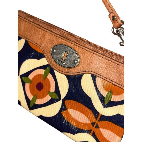 Fossil “Key-Per” Navy Floral Waxed Leather Wristlet  Card Keeper  Classic Trendy - Picture 2 of 11